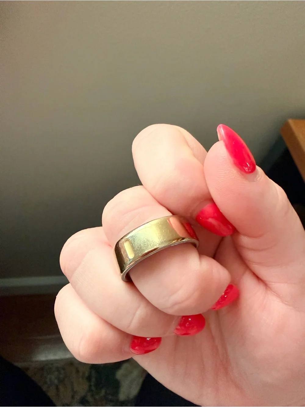 Oura Ring 4 Size 9 with Charger and Charging Case